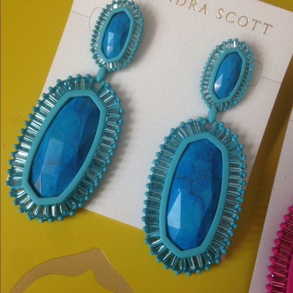 Kendra Scott Kaki Earrings 😍 - Picture 2 of 4